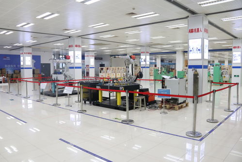 中國(guó)五交化互聯(lián)網(wǎng)商會(huì)與江蘇省工商聯(lián)五金機(jī)電商會(huì)會(huì)長(zhǎng)周才炳訪問機(jī)器人科創(chuàng)城，深化五金交電產(chǎn)業(yè)合作